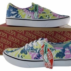 Van Comfycush Tie Dye Sneakers 8.5 NWT
